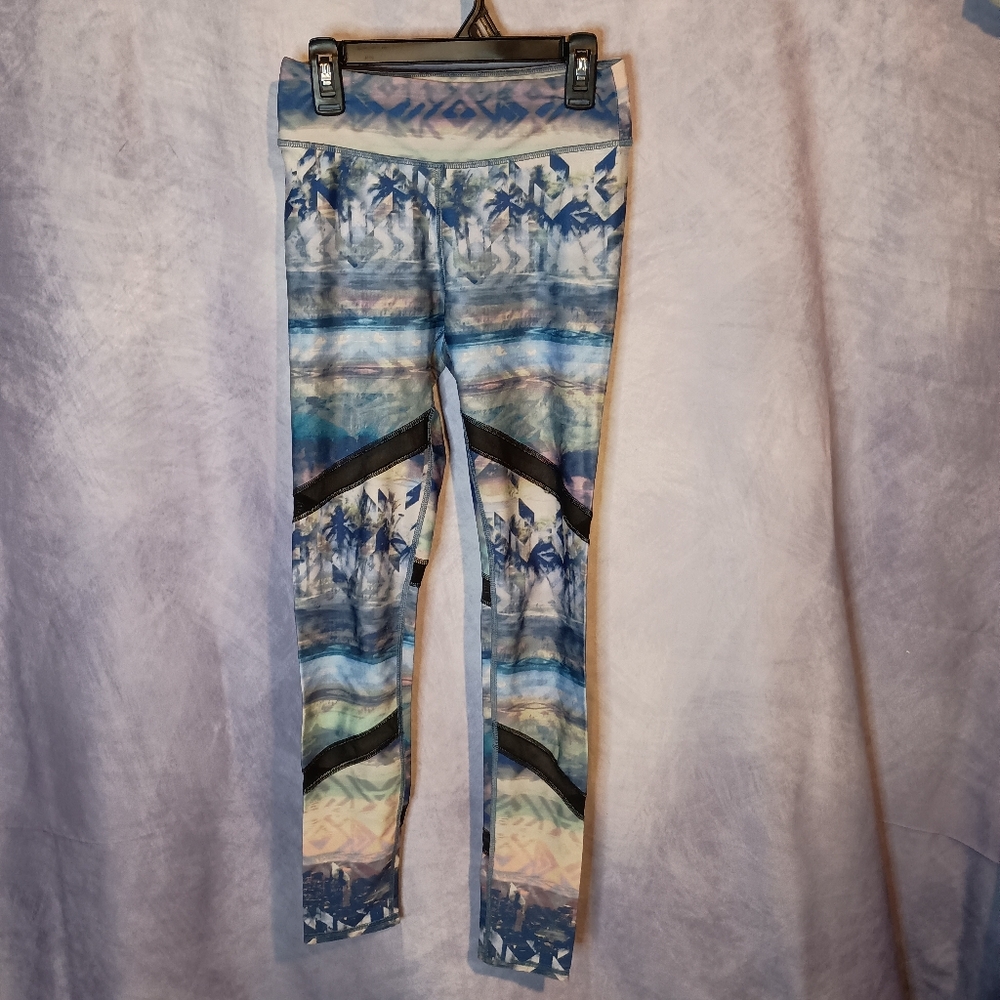 American Eagle Hi-Rise Tropical‎ Palm Mesh Leggings